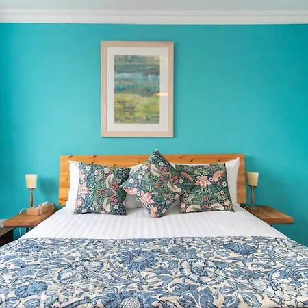 Pass The Keys - Putney Comfy Apartment
